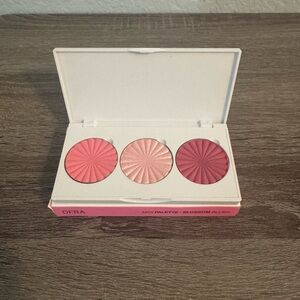 OFRA Blush Palette - pink